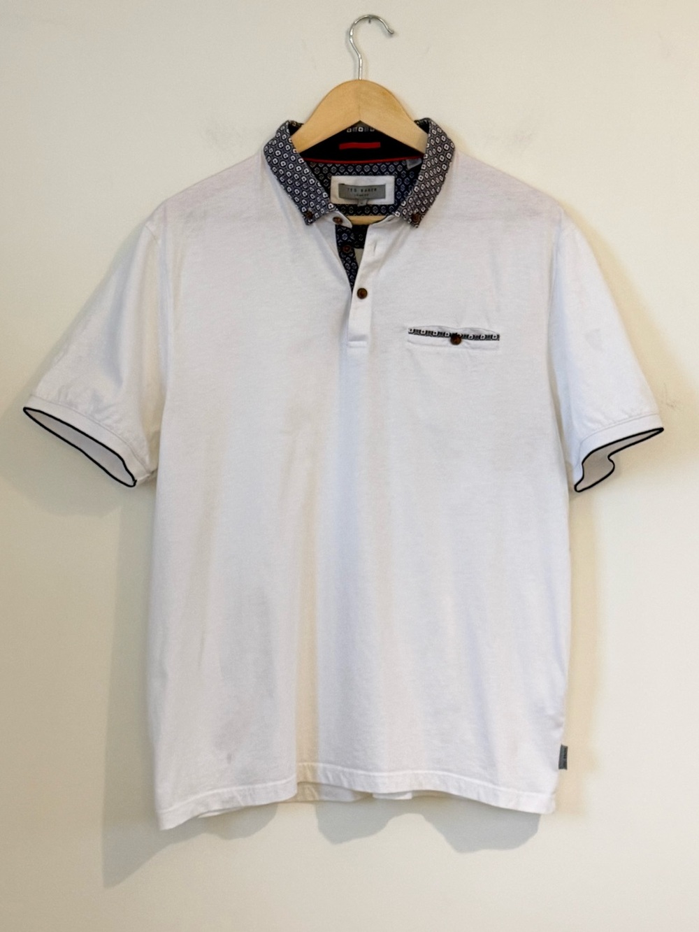 Ted Baker London Men’s White Polo Shirt Contrast Navy Geometric Collar Size XL